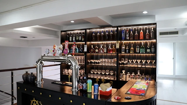 Ningbo Yisou Gift and Crafts Co., Ltd. Beer Tower
