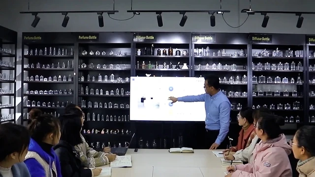Xuzhou Shining Glass Technology Co., Ltd. Perfume Glass Bottle