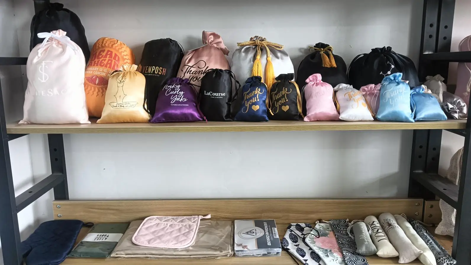 Jinhua Yichen Art&Craft Co., Ltd. Velvet Bags