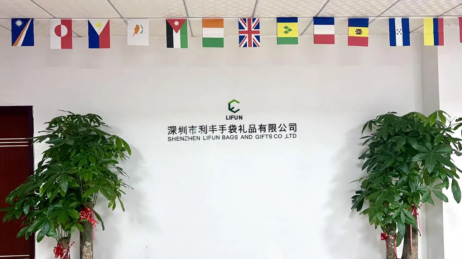 Shenzhen Lifun Bags And Gifts Co., Ltd. Tote Bags