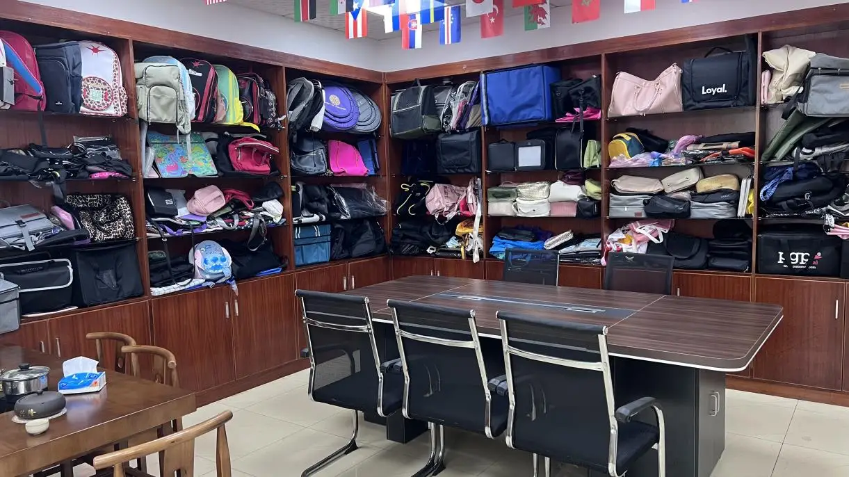 Shenzhen Lifun Bags And Gifts Co., Ltd. Cosmetic Bags