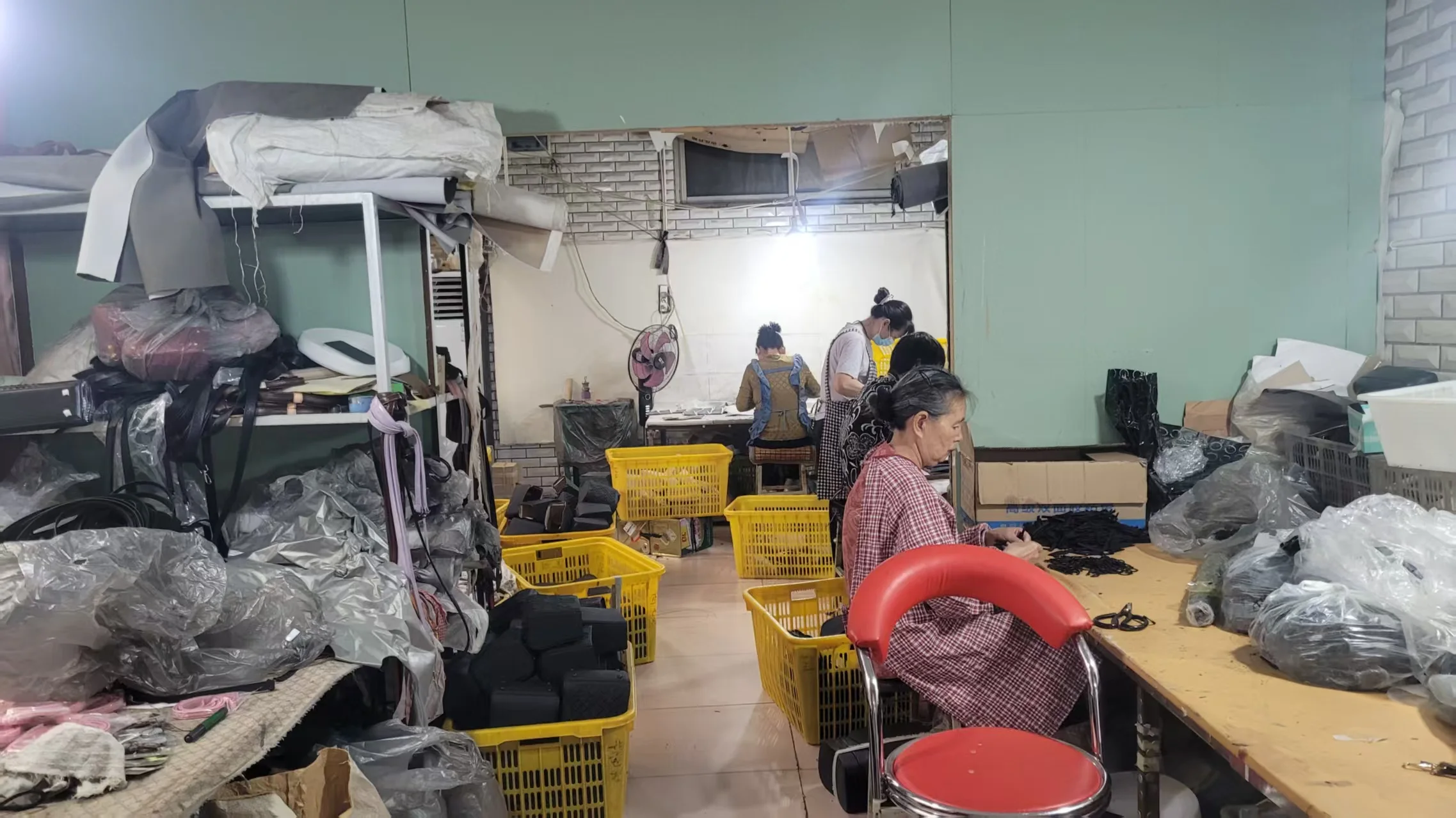 Baoding Yashangjie Leather Manufacturing Co., Ltd. Duffle bag