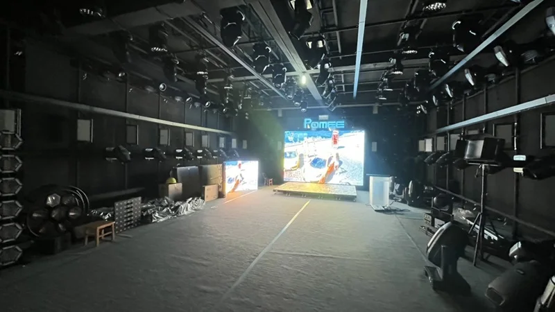 Guangdong Xinlian Lighting Technology Co., Ltd. Stage Moving Beam Light