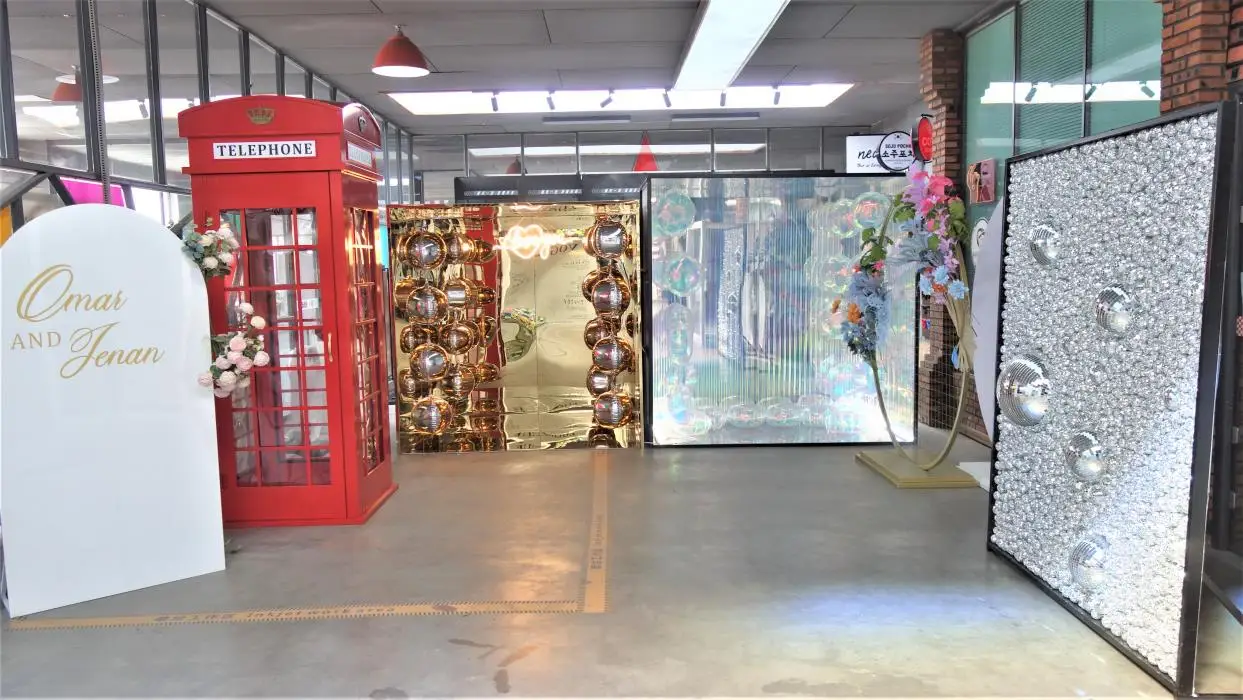 Shenyang Dongyue Industrial Co., Ltd. Infinity Mirror Photo Booth
