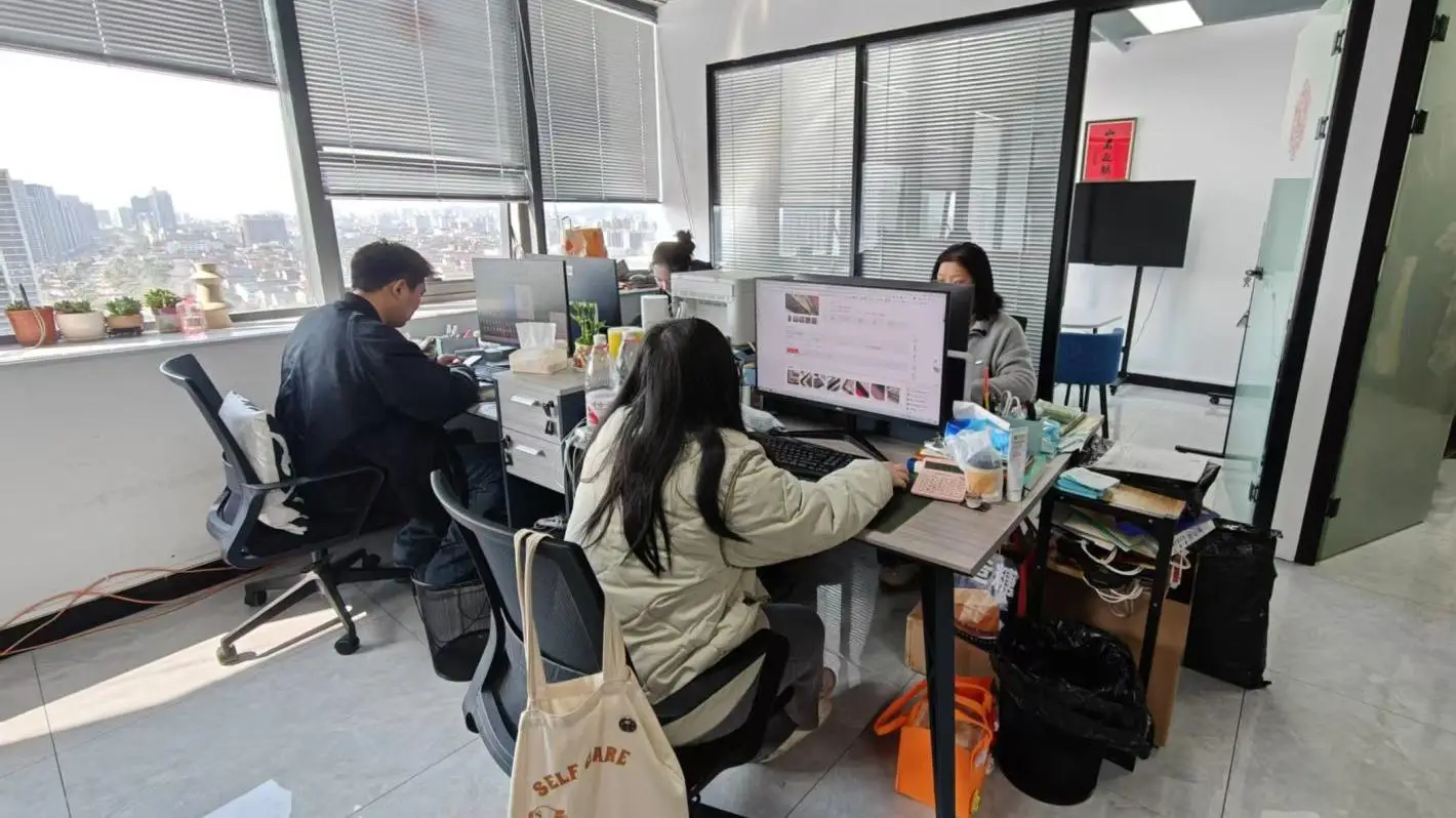 Ningbo Dingge Import And Export Trade Co., Ltd. Faux Fox Fur