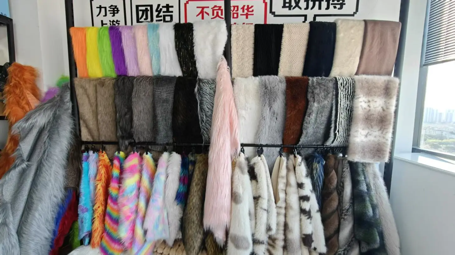 Ningbo Dingge Import And Export Trade Co., Ltd. Faux Rabbit Fur