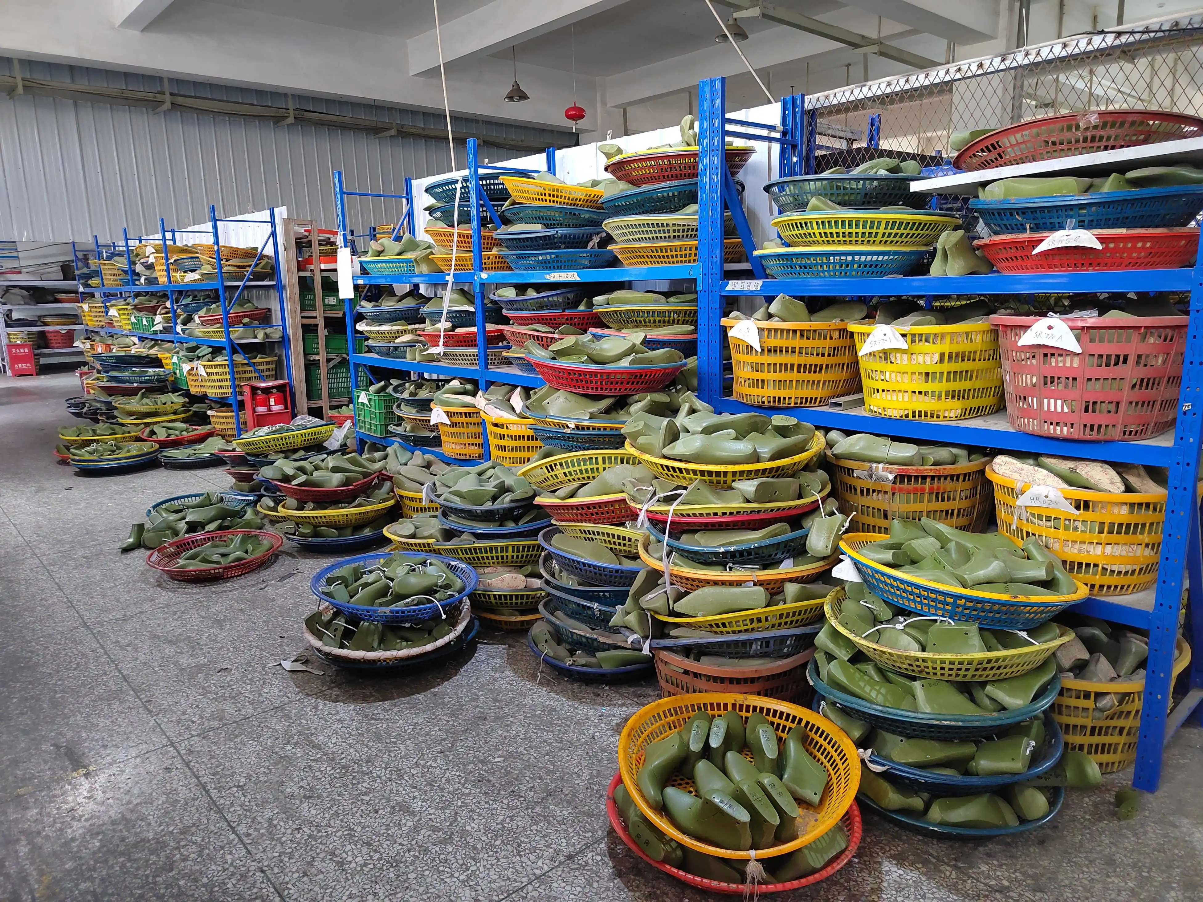Sichuan Aimaylen Technology Co., Ltd. Sandals