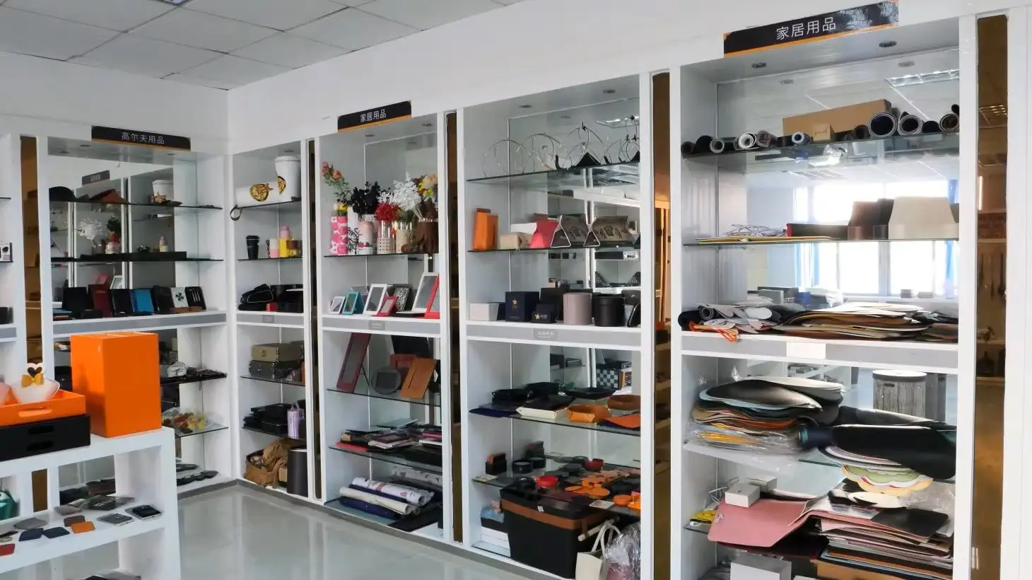 Shenzhen Youqu Arts and Crafts Limited card wallets