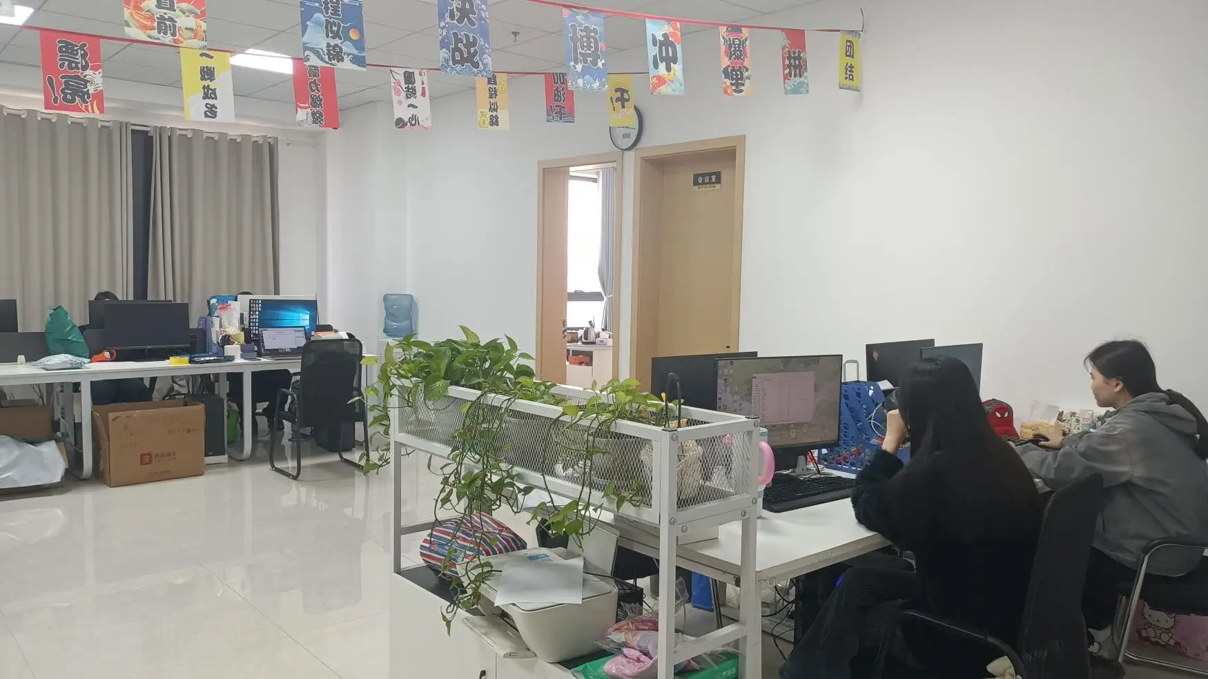 Wuhan Hongbo Mingchuang E-Commerce Co., Ltd. Halloween Costumes