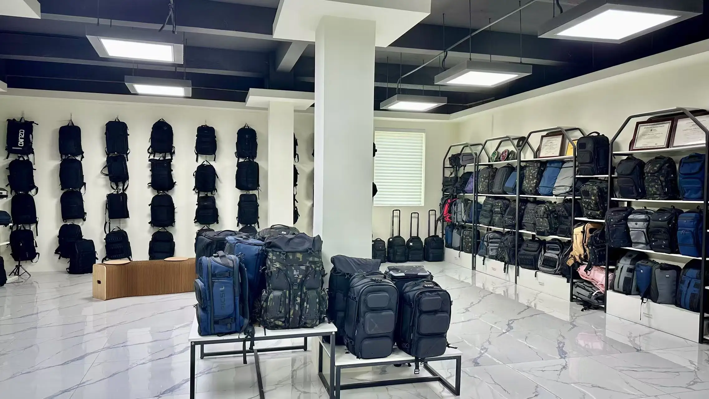 Guangzhou Ozuko Leather Products Co., Ltd. Waist Bag