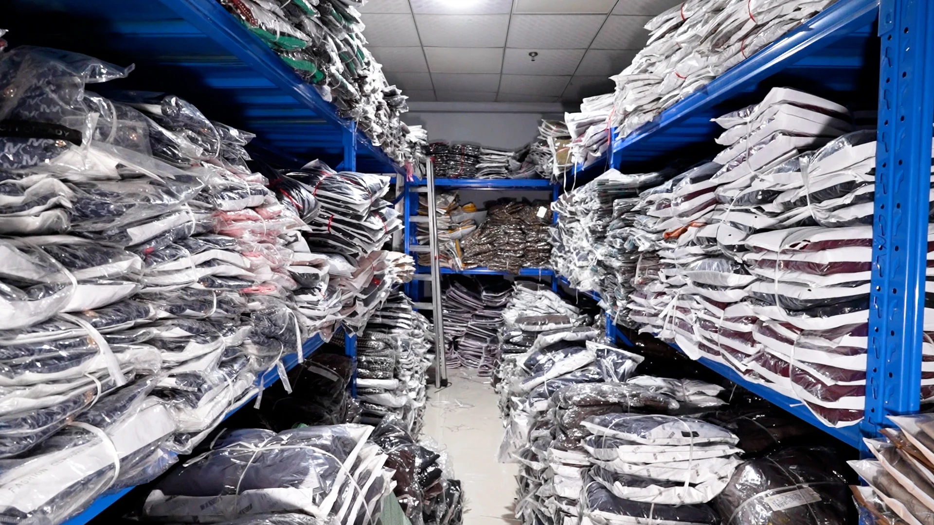 Guangzhou City Baiyun District Xinyueyi Garment Factory T-Shirts