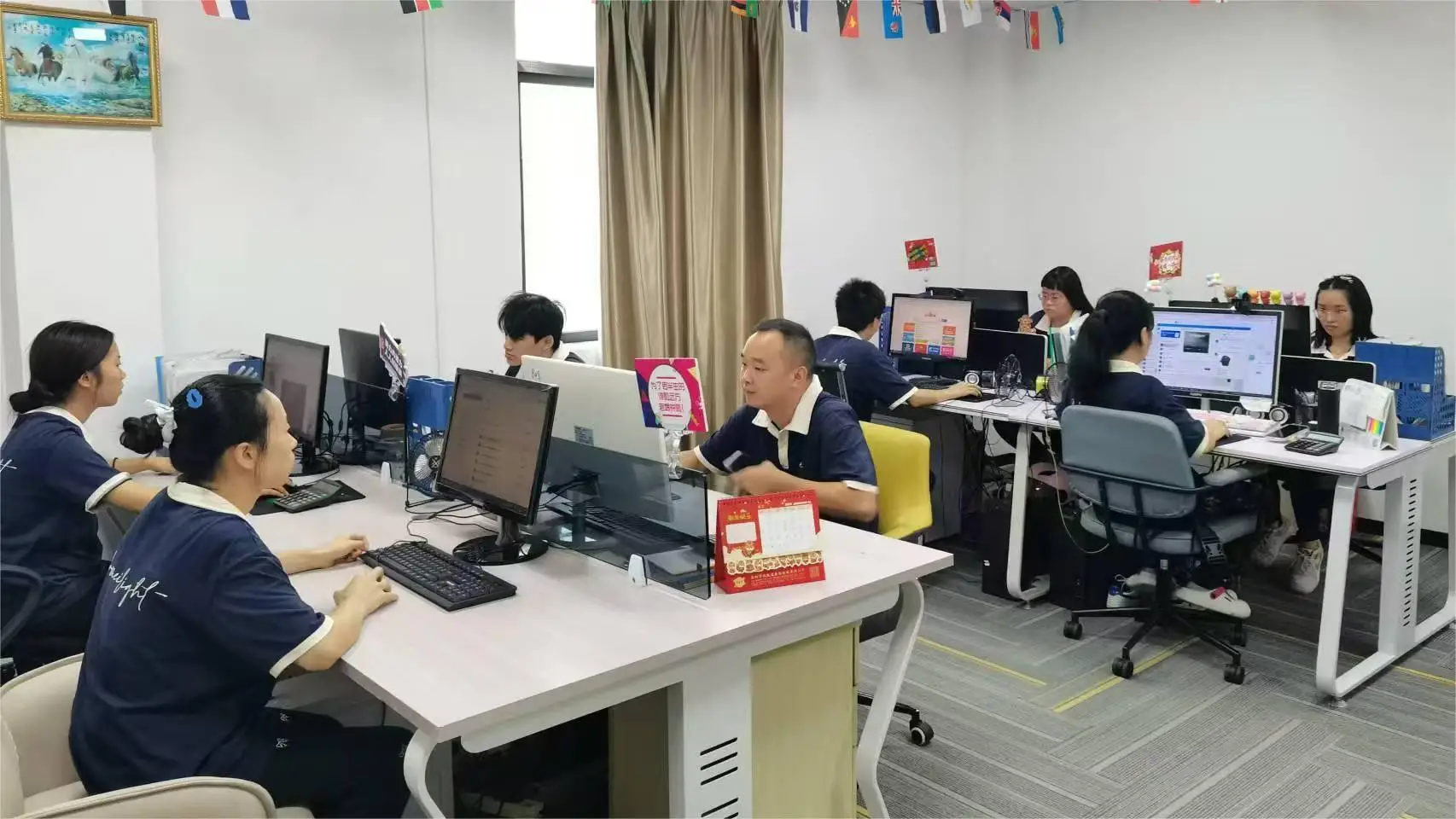 Guangzhou Hongmei Lighting Equipment Factory LED Moving Head Light