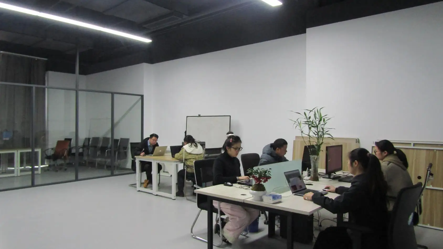 Quzhou Yecheng E-Commerce Co., Ltd. Stickers