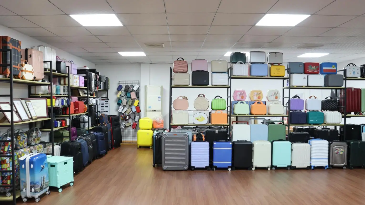 Dongguan Dwl Travel Products Co., Ltd. ABS Luggage Set
