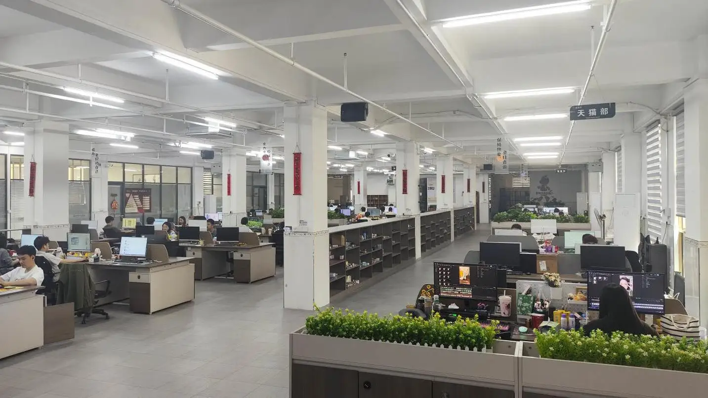 Shantou Bangying Electronic Commerce Co., Ltd. Lipstick