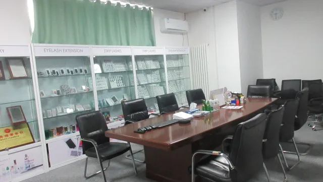 Qingdao Jaunty Sky Arts and Crafts Co., Ltd. False Eyelashes