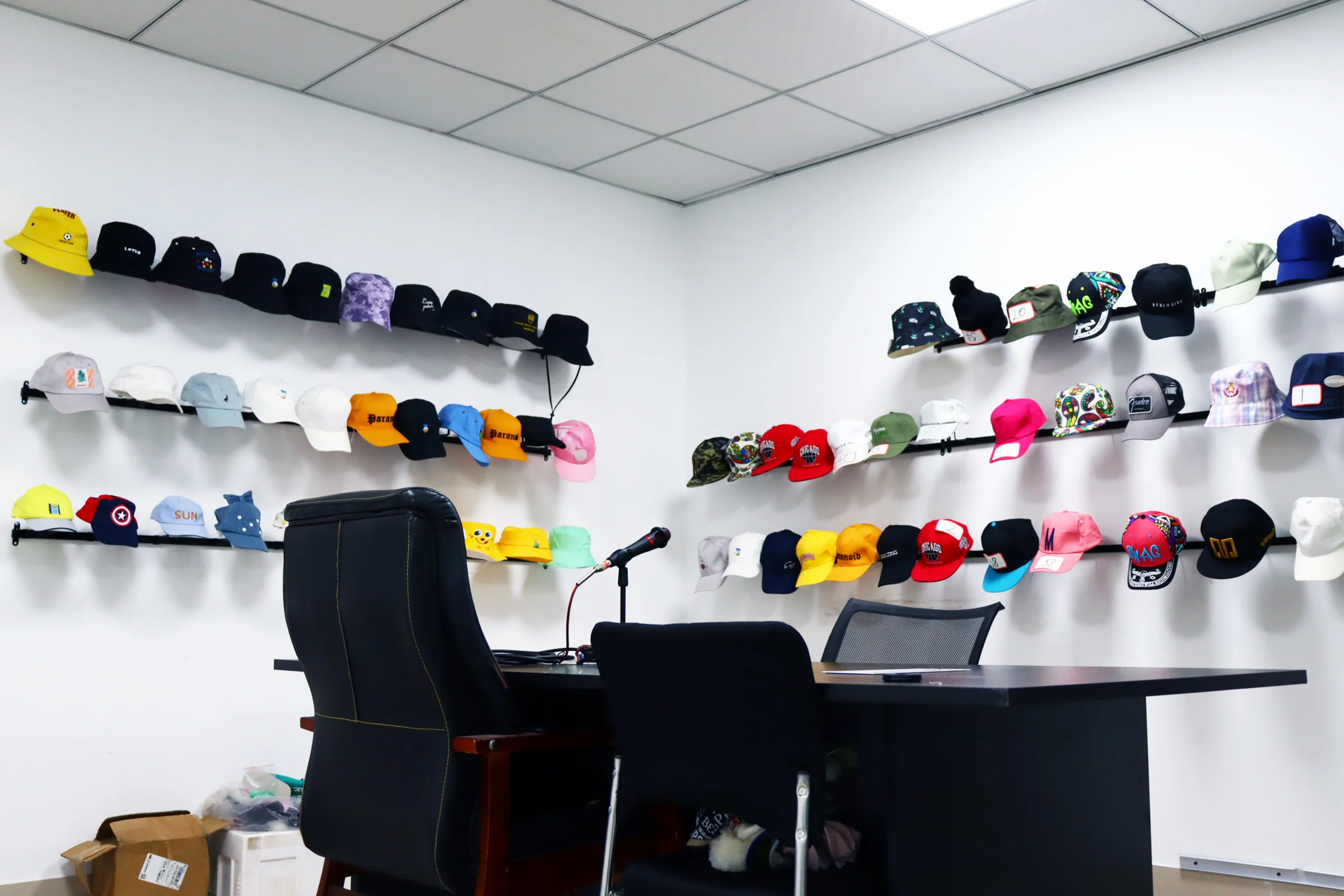 Anhui Yi Nuo Jia Hui Hat Co., Ltd. Knitted Hat