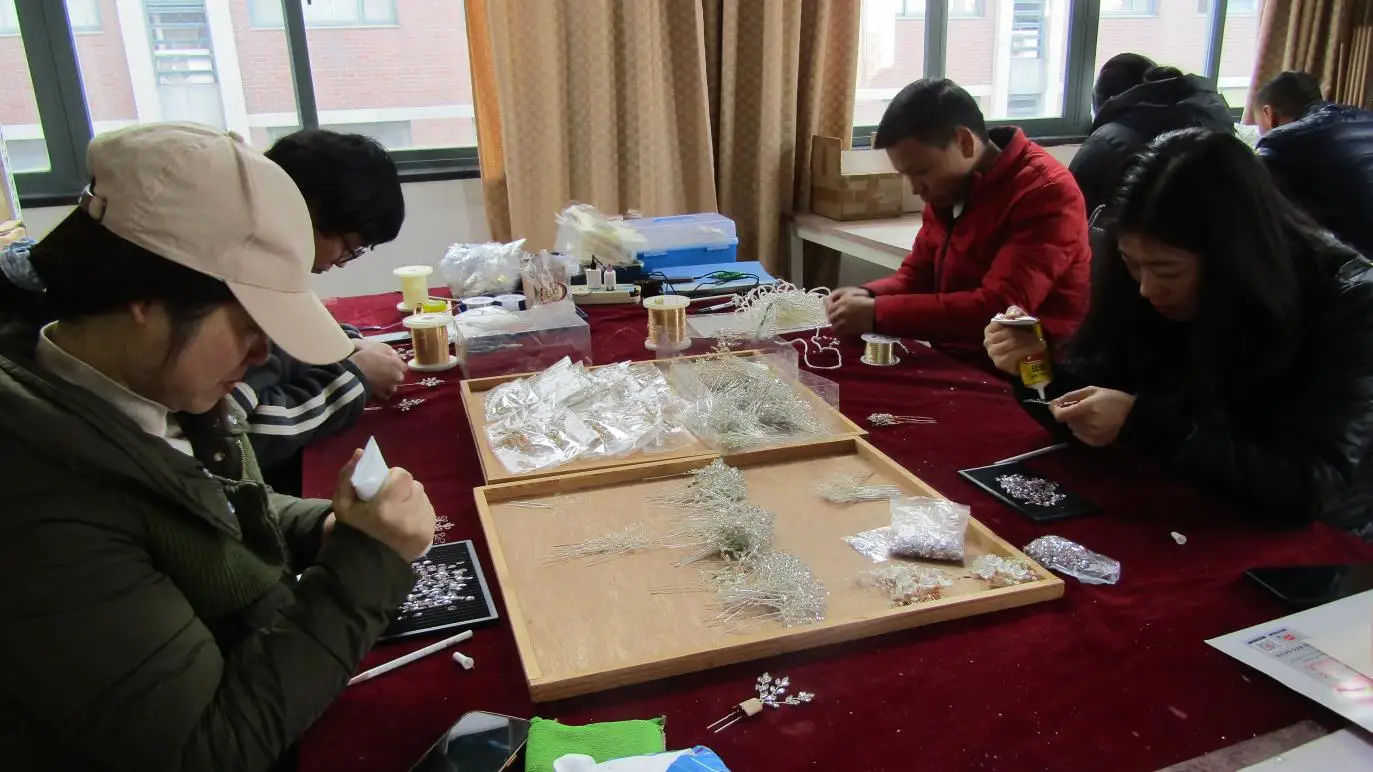 Yiwu Romantic Jewelry Co., Ltd. Tiaras