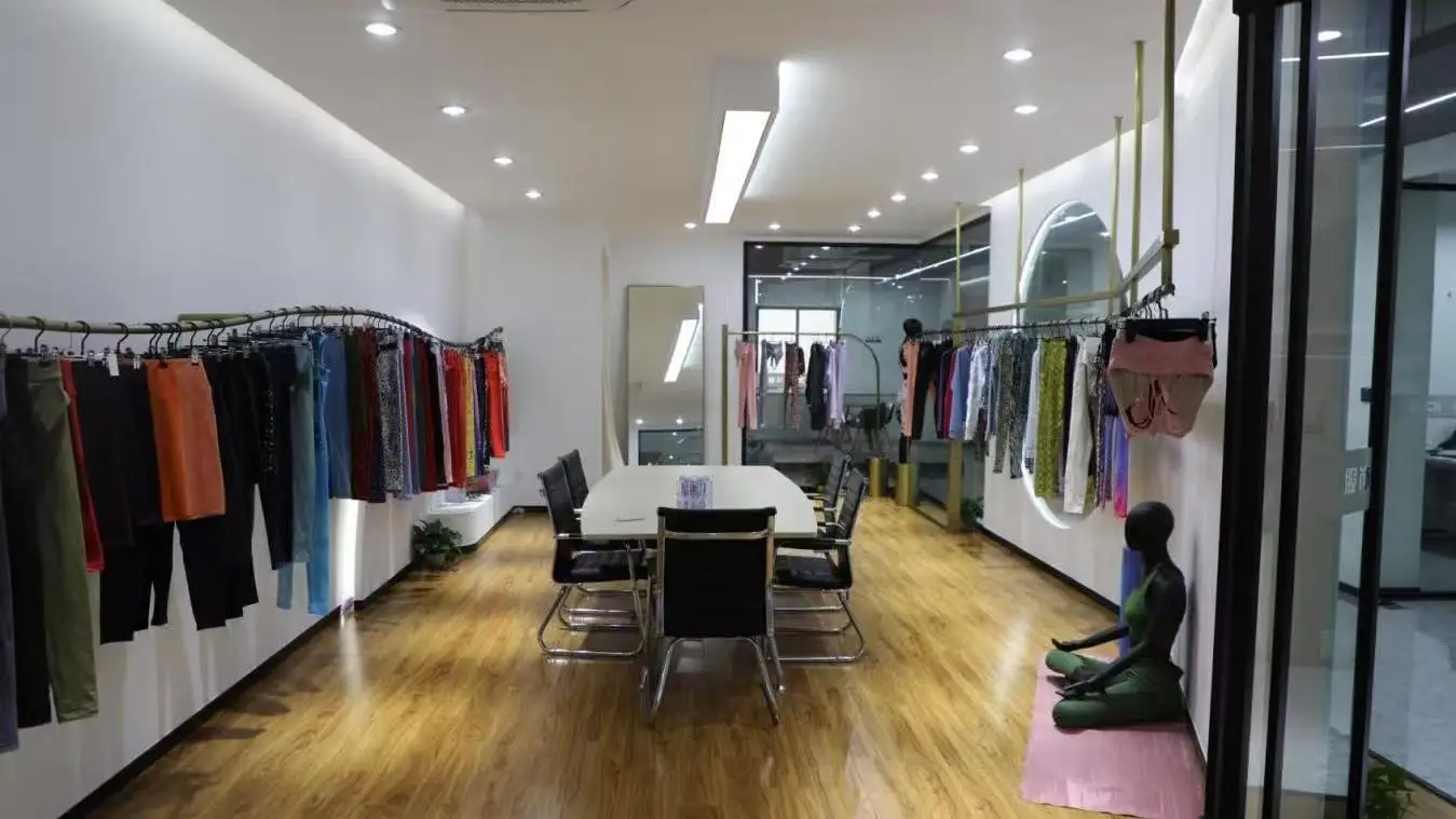 Guangzhou Miqi Apparel Co., Ltd. Yoga Pants