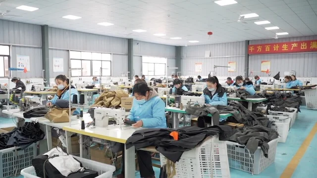 Zhoukou Jifeng Clothing Co., Ltd. factory image 1
