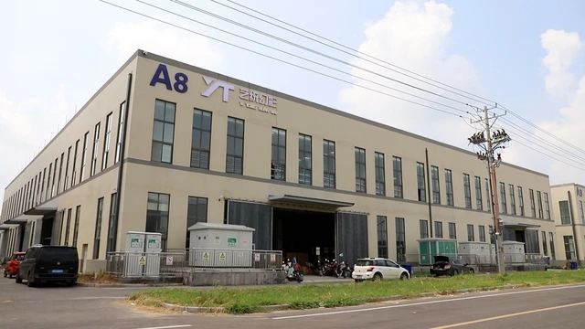 Jinhua Yitong Huancai Crafts Co., Ltd. LED Bear