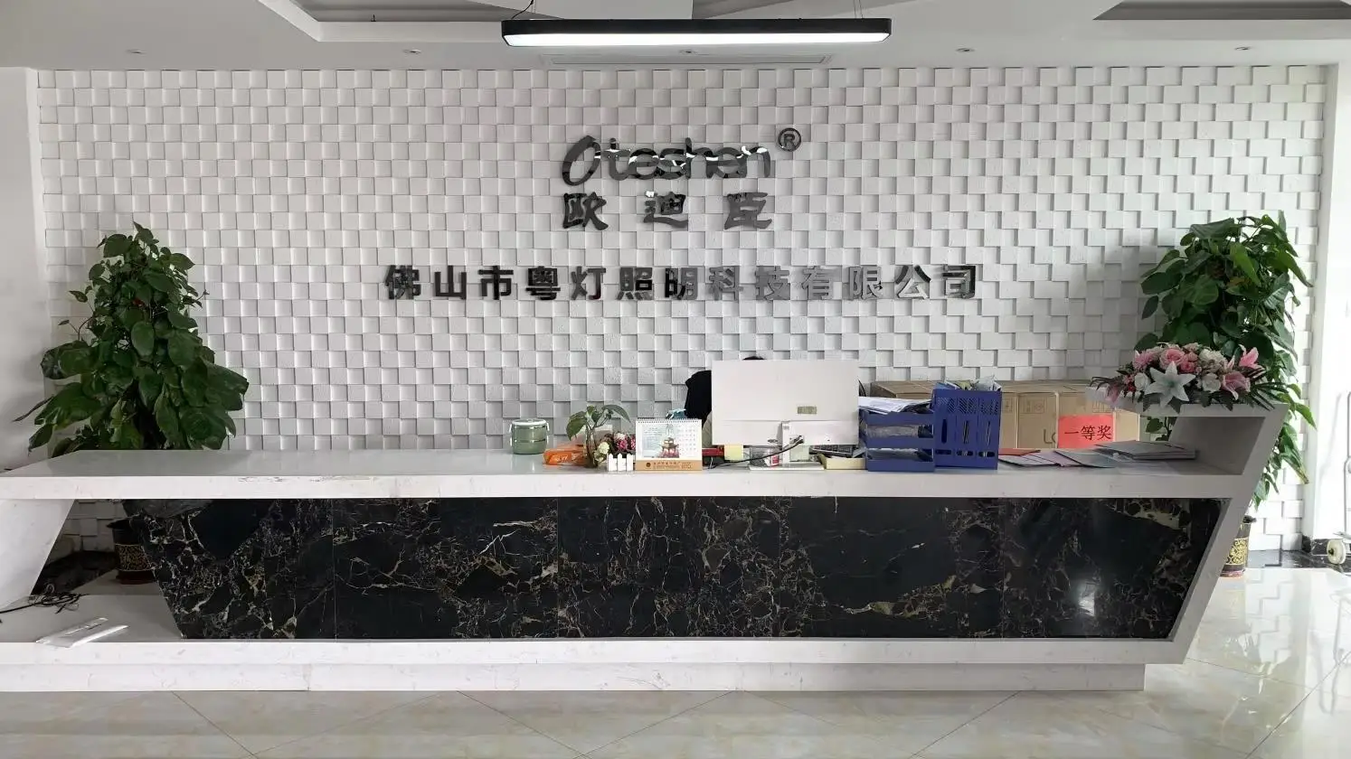 Foshan Yuedeng Light Technology Co., Ltd. LED Track Light