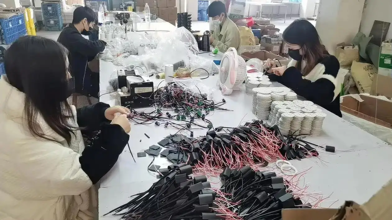 Foshan Yuedeng Light Technology Co., Ltd. LED Solar Light