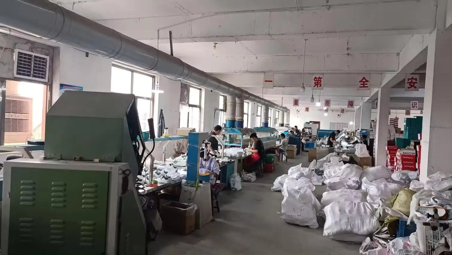 OEM (Hebei) Footwear Industry Co., Ltd. Running Shoes