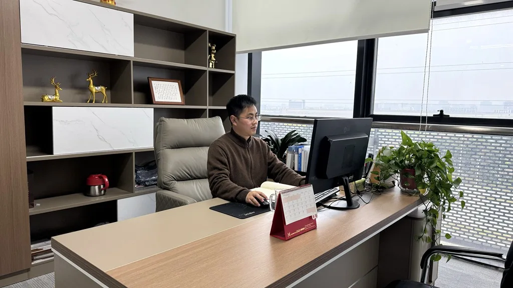 Nantong Golden Textile Technology Co., Ltd. Bedspread Set