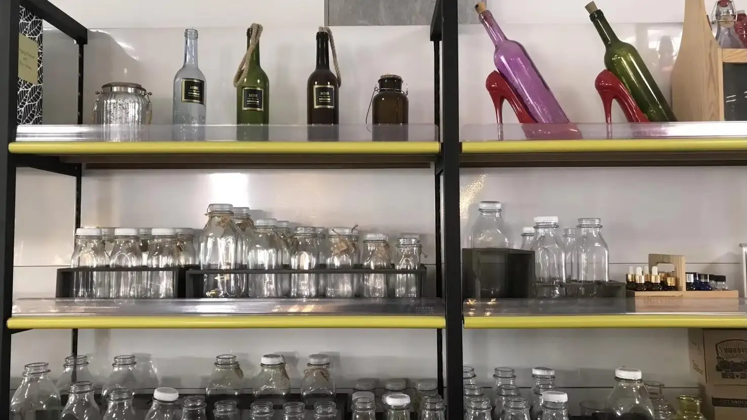 Xuzhou Yanjia Glassware Co., Ltd. glass bottles