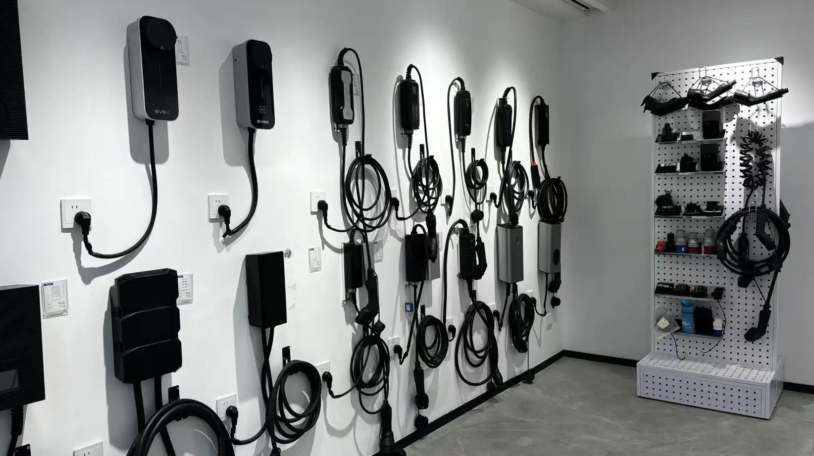 Besen International Group Co., Ltd. Portable EV Charger