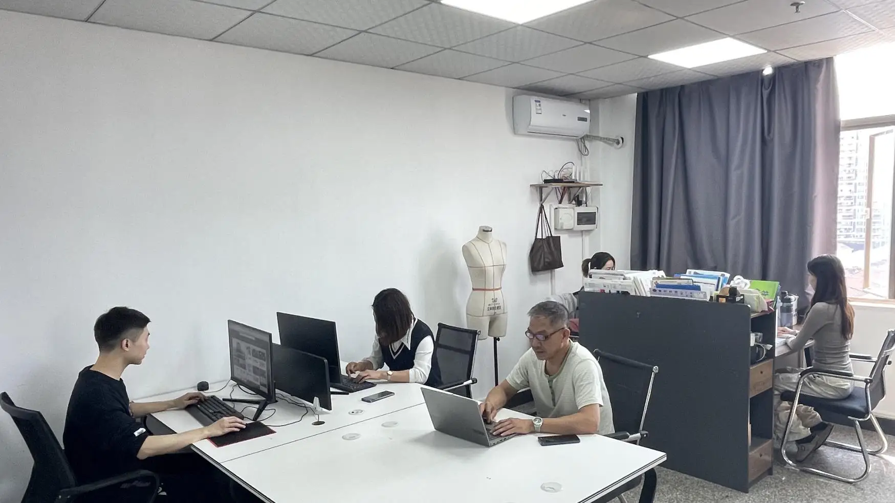 Dongguan Lanrui Garment Co., Ltd. Sports Bras