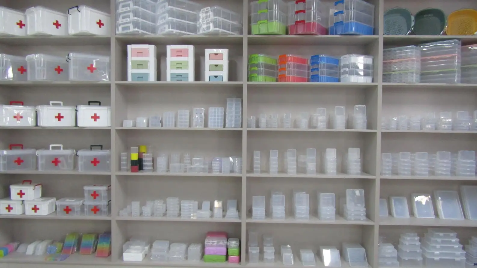 Yiwu Qianbai Plastic Industry Co., Ltd. Plastic Storage Boxes