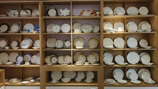Henan Tresun Enterprise Co., Ltd. Stoneware Dinnerware Set