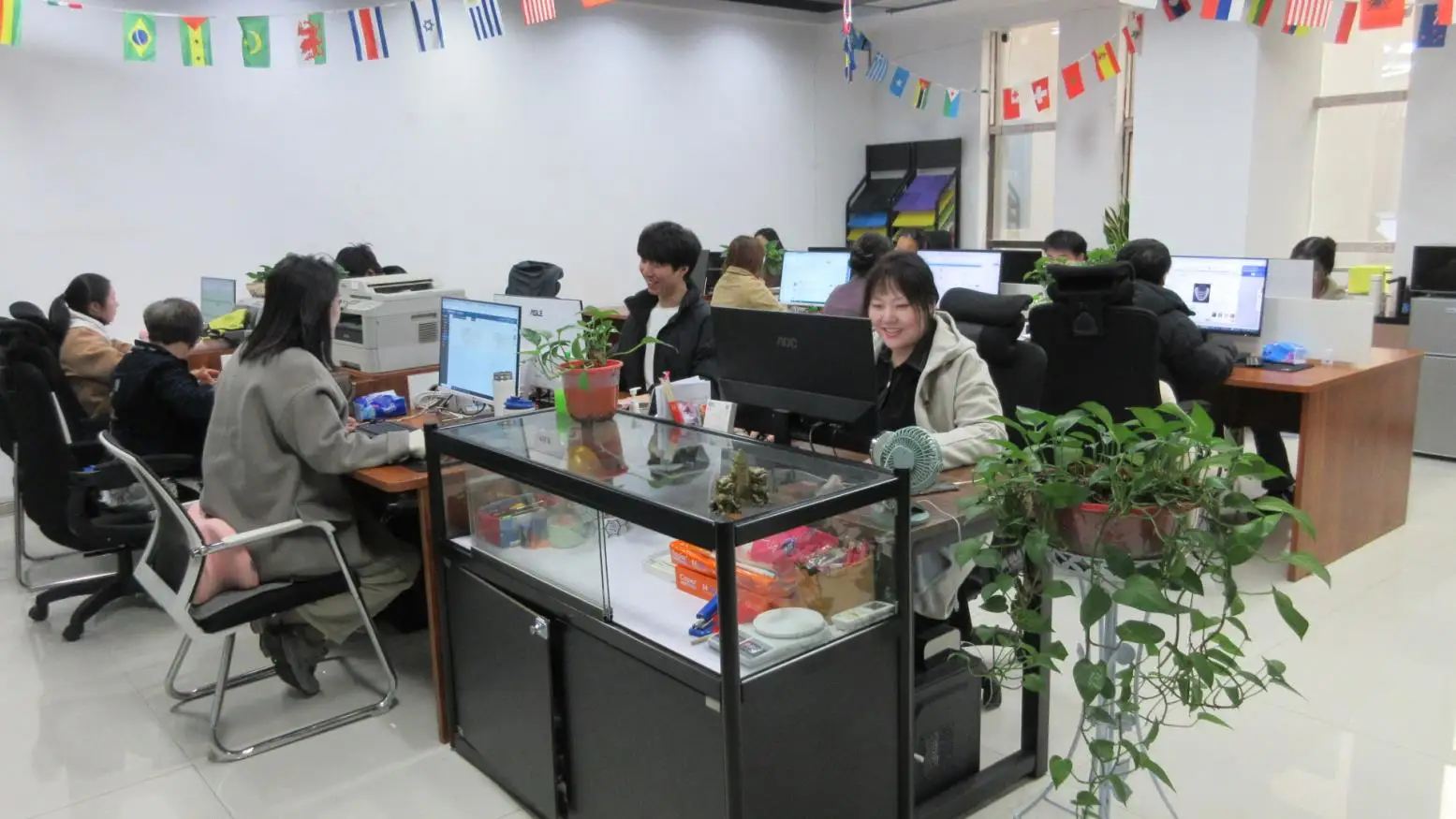 Henan Hanyin Industrial Co., Ltd. Garage Lighting