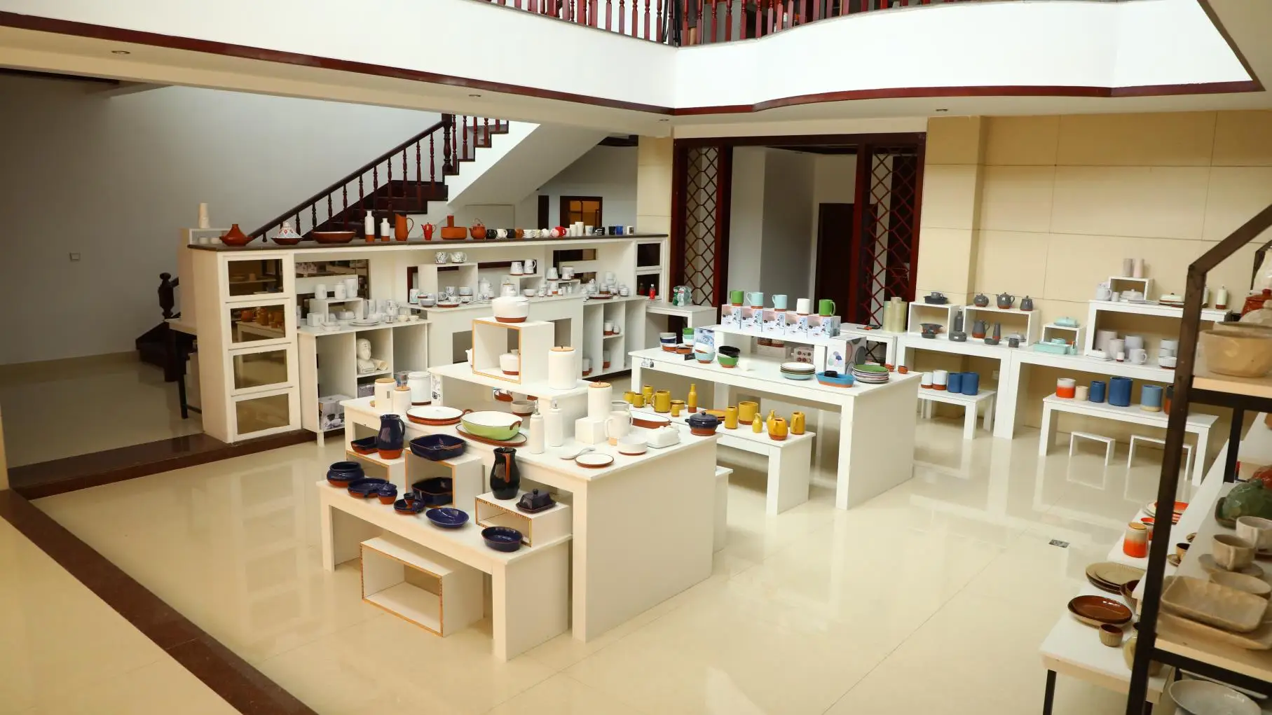 Dehua Better Arts and Crafts Co., Ltd. Ceramic Vases