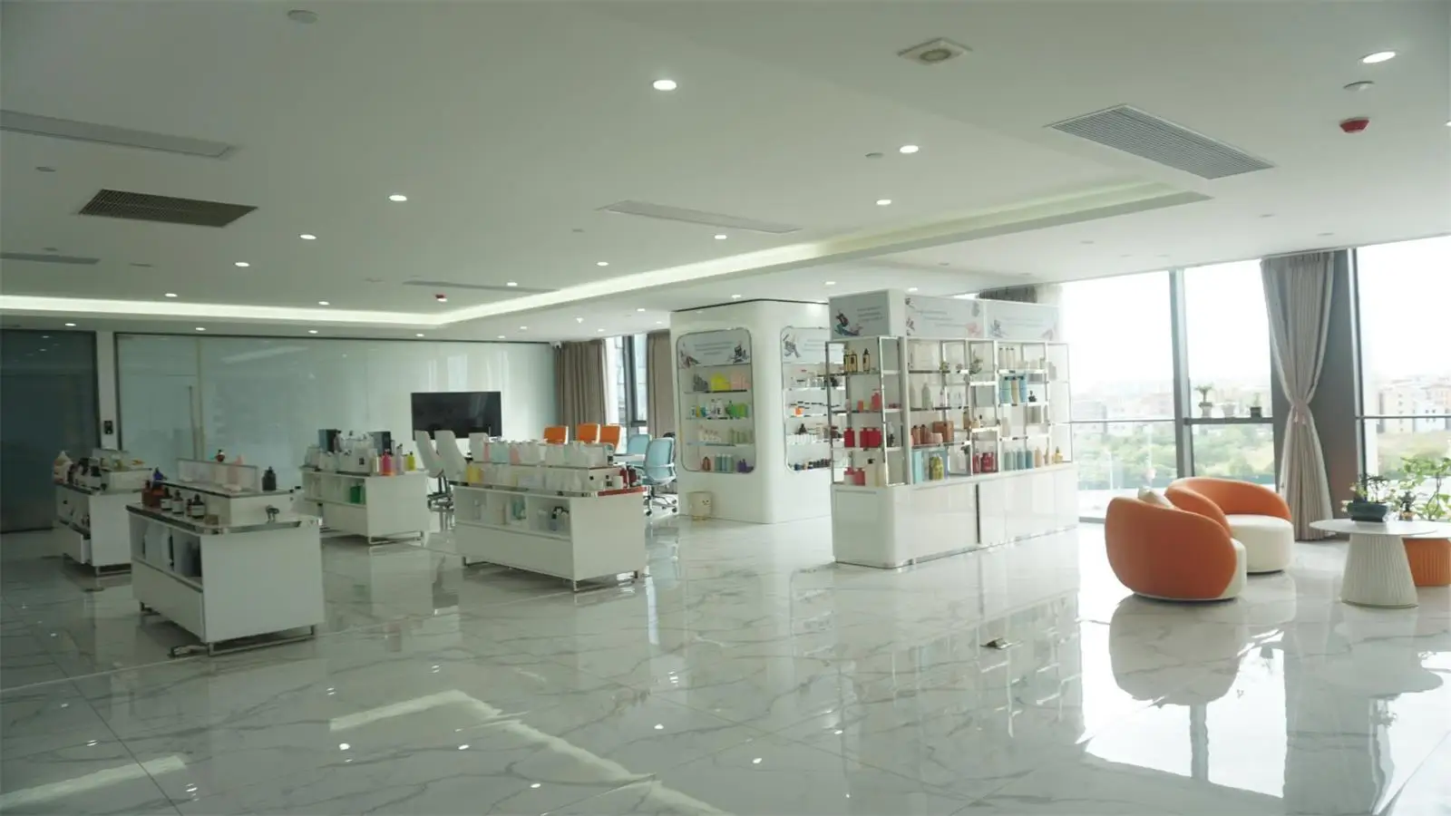 Guangzhou Mingkou Cosmetic Co., Ltd. factory image 5