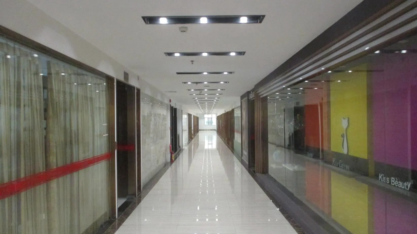 Shantou Yingji Cosmetics Co., Ltd. Lip Gloss