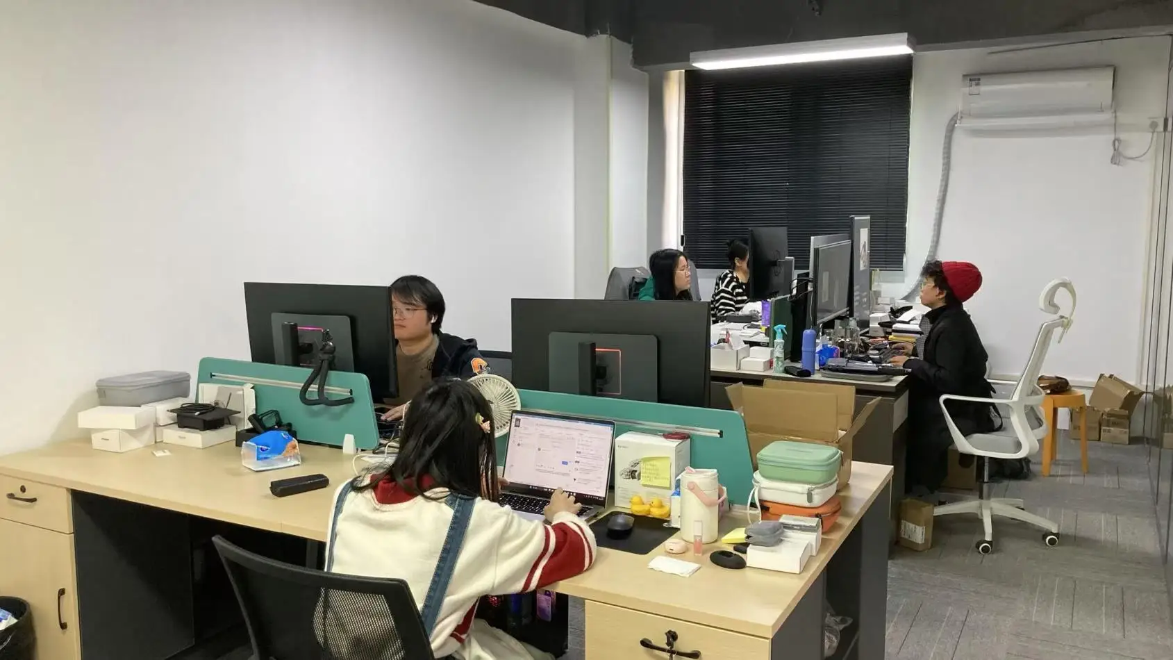 Shenzhen Mingji Innovation Technology Co., Ltd. Selfie Sticks