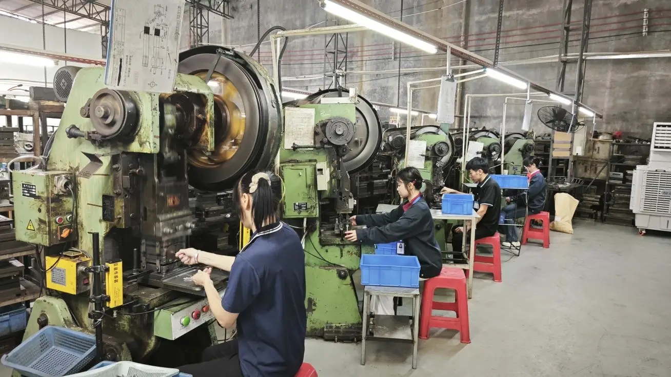 Dongguan Huatong Hardware Products Co., Ltd. Self-drilling screws