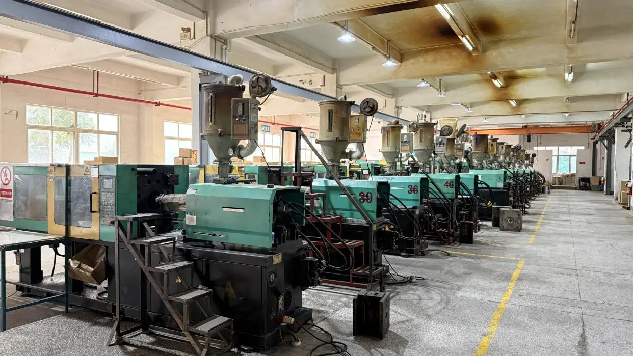Shenzhen Long Xing Long Metal & Plastic Products Co., Ltd. Plastic Injection Molding