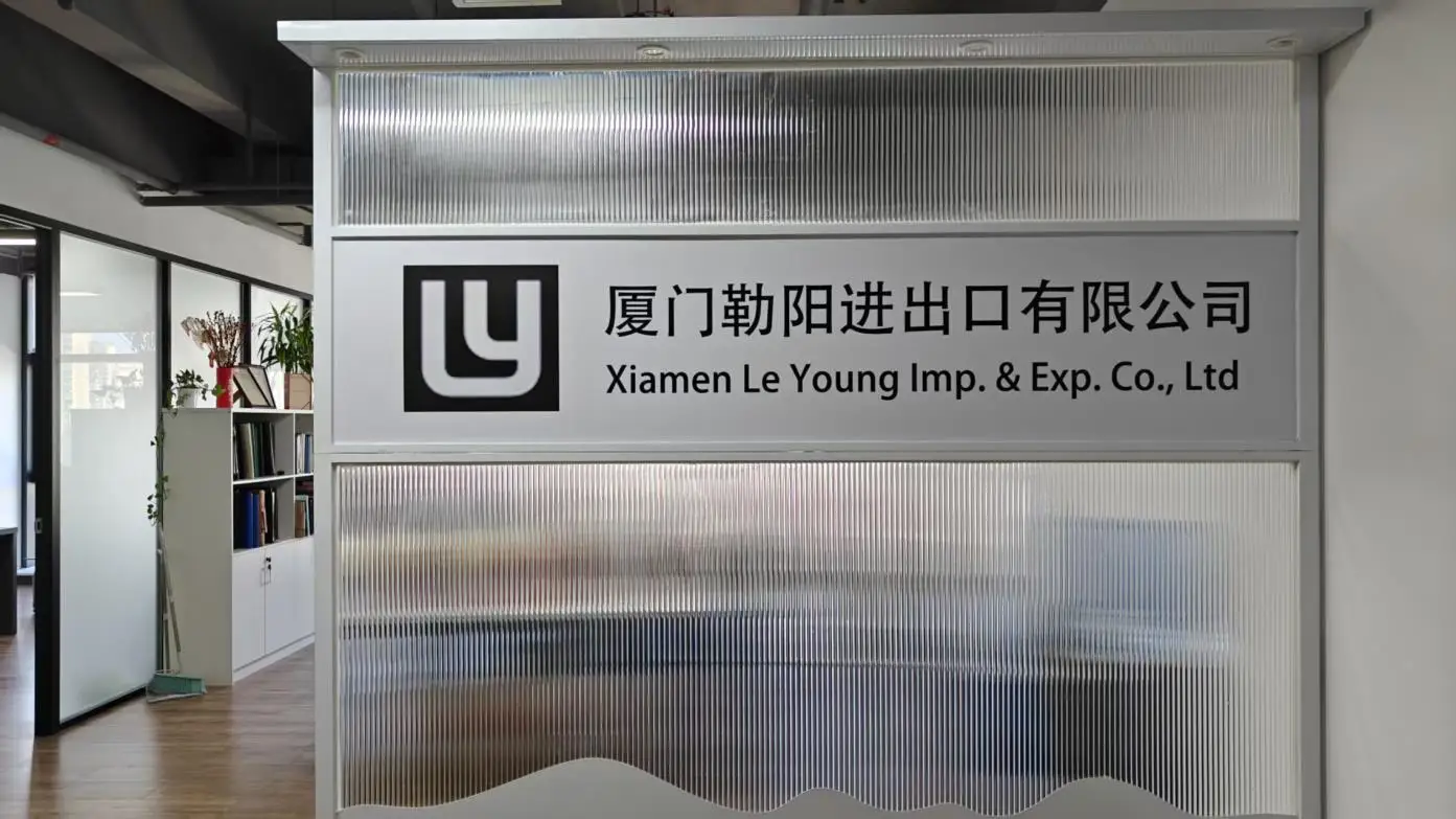 Xiamen Le Young Import & Export Co., Ltd. Leather Portfolio