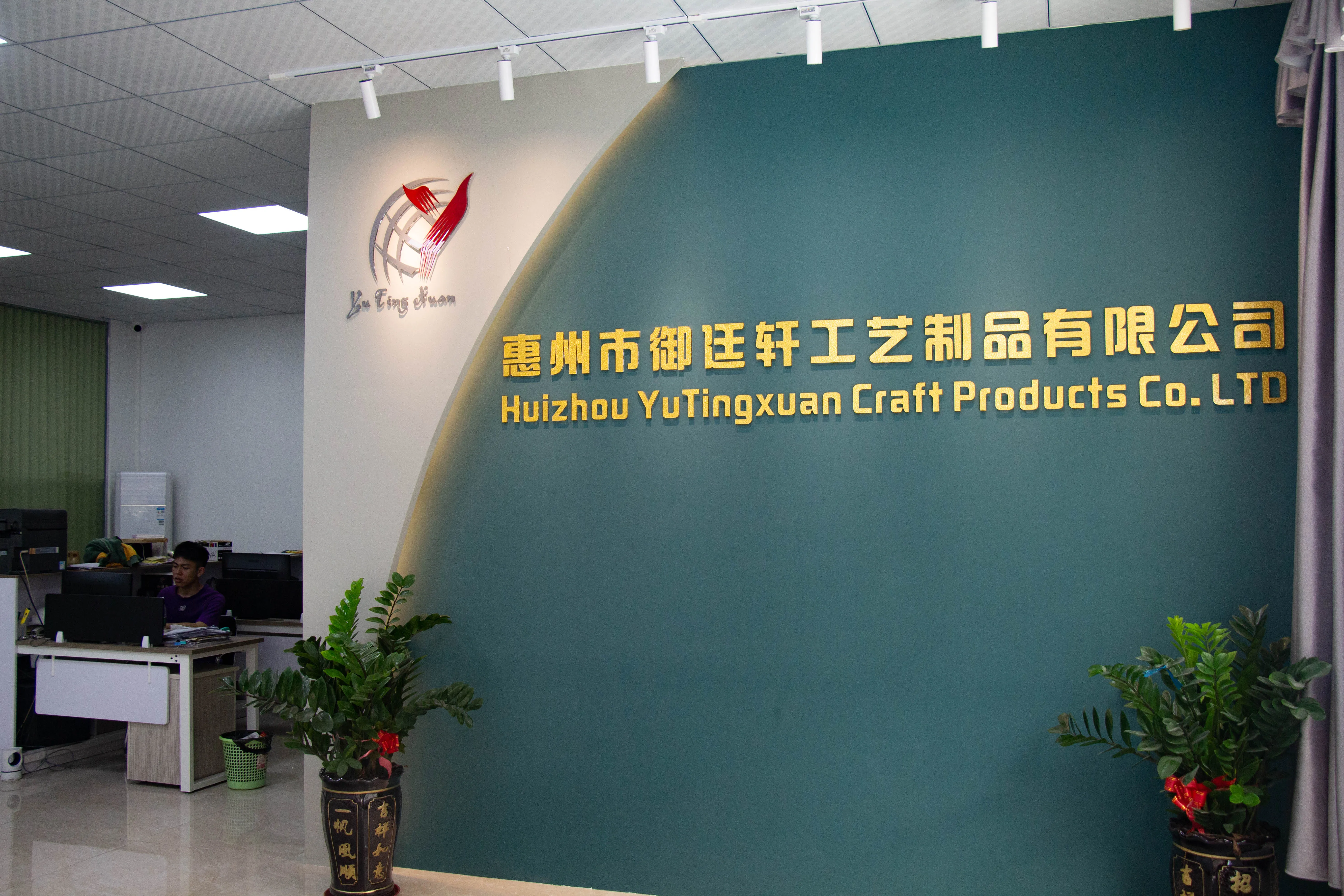 Huizhou Yutingxuan Craft Products Co., Ltd. Resin Soap Dispenser