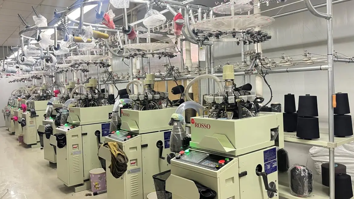 Haiyan Huaerte Knitting Co., Ltd. Sports Socks