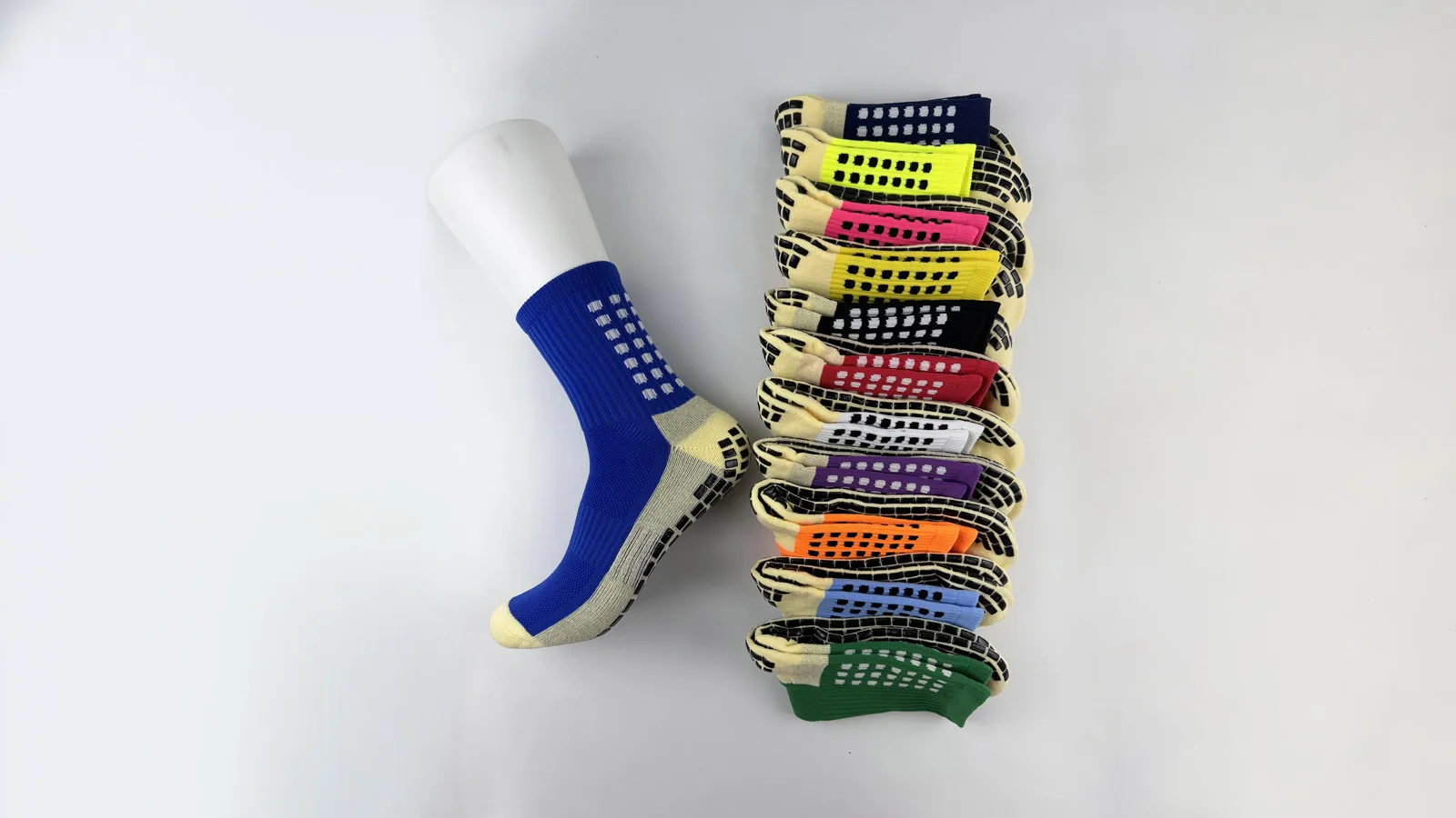 Haiyan Huaerte Knitting Co., Ltd. Grip Socks