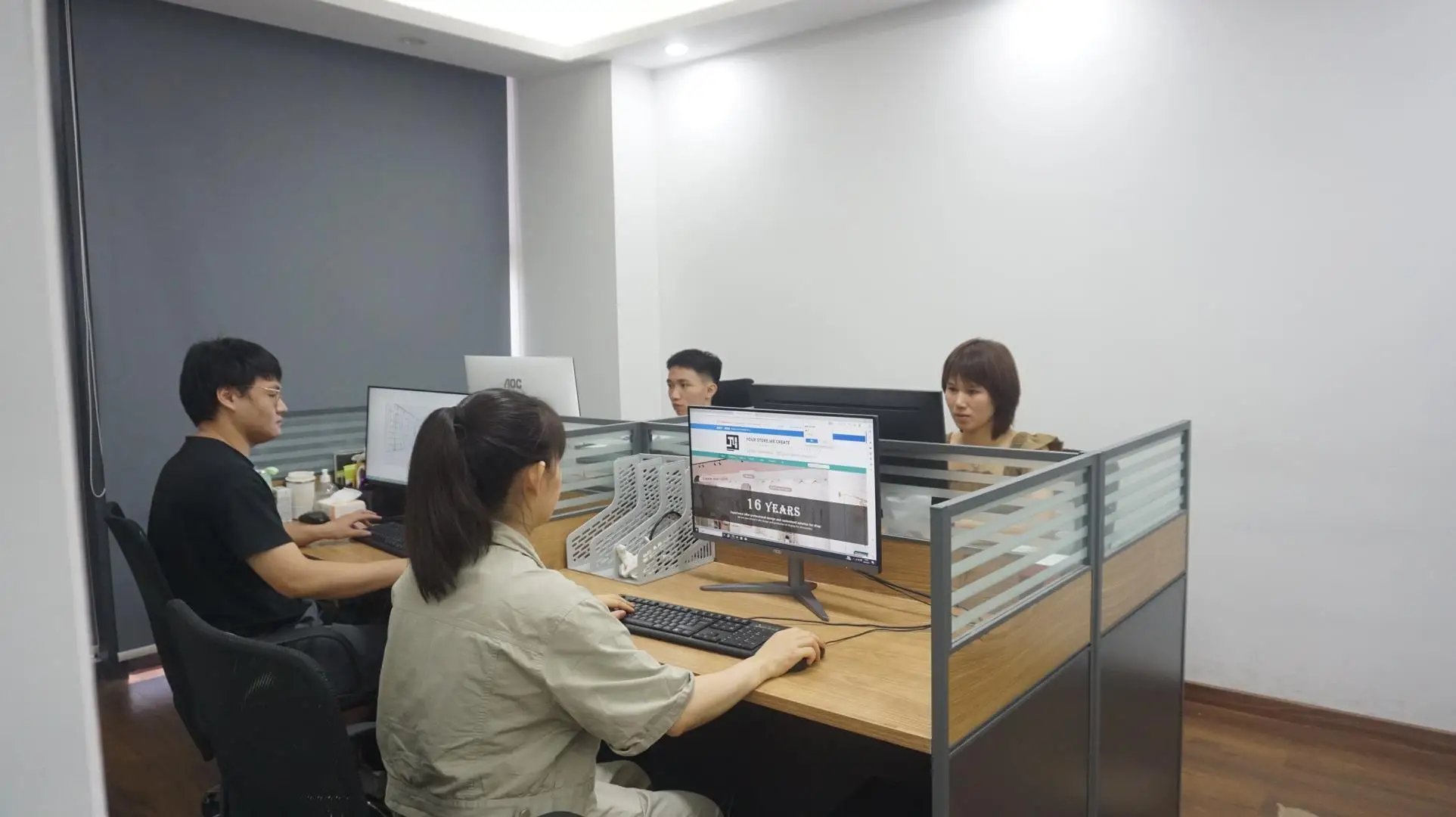 Guangzhou J&H Storefixture Ltd. Display Stands