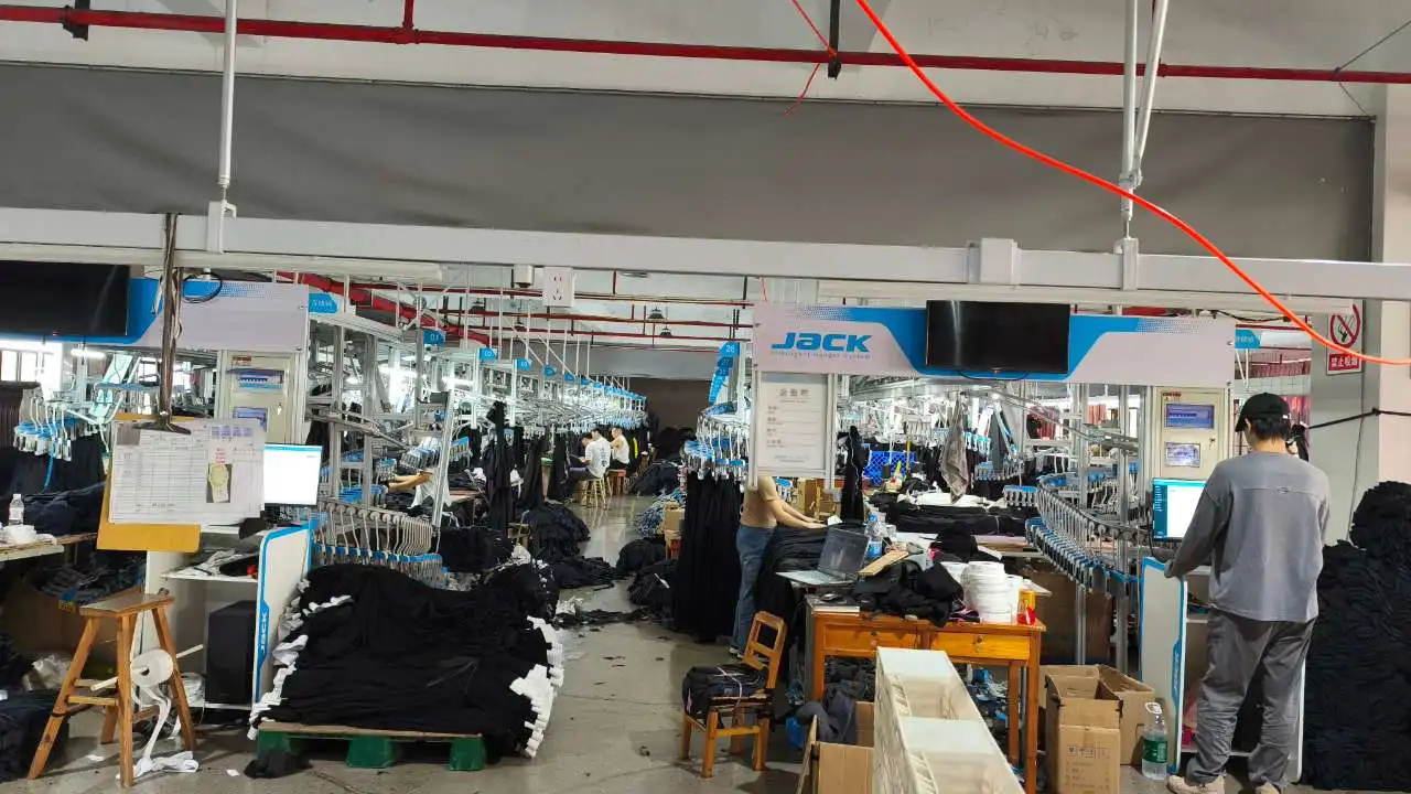 Pujiang Yiliandi Dress Co., Ltd. Tracksuits