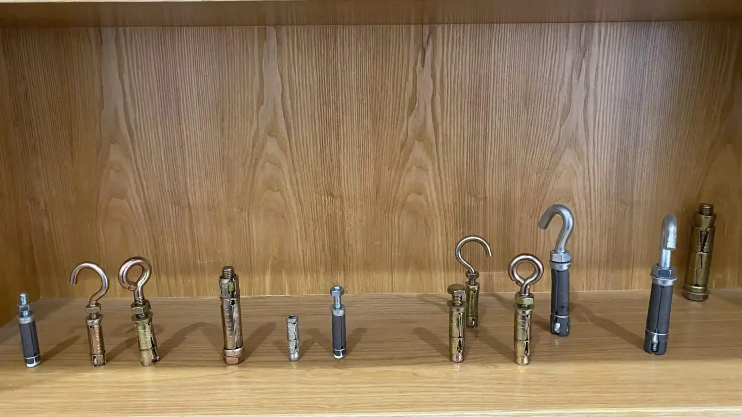 Ningbo Oukailuo Hardware Co., Ltd. Bolts