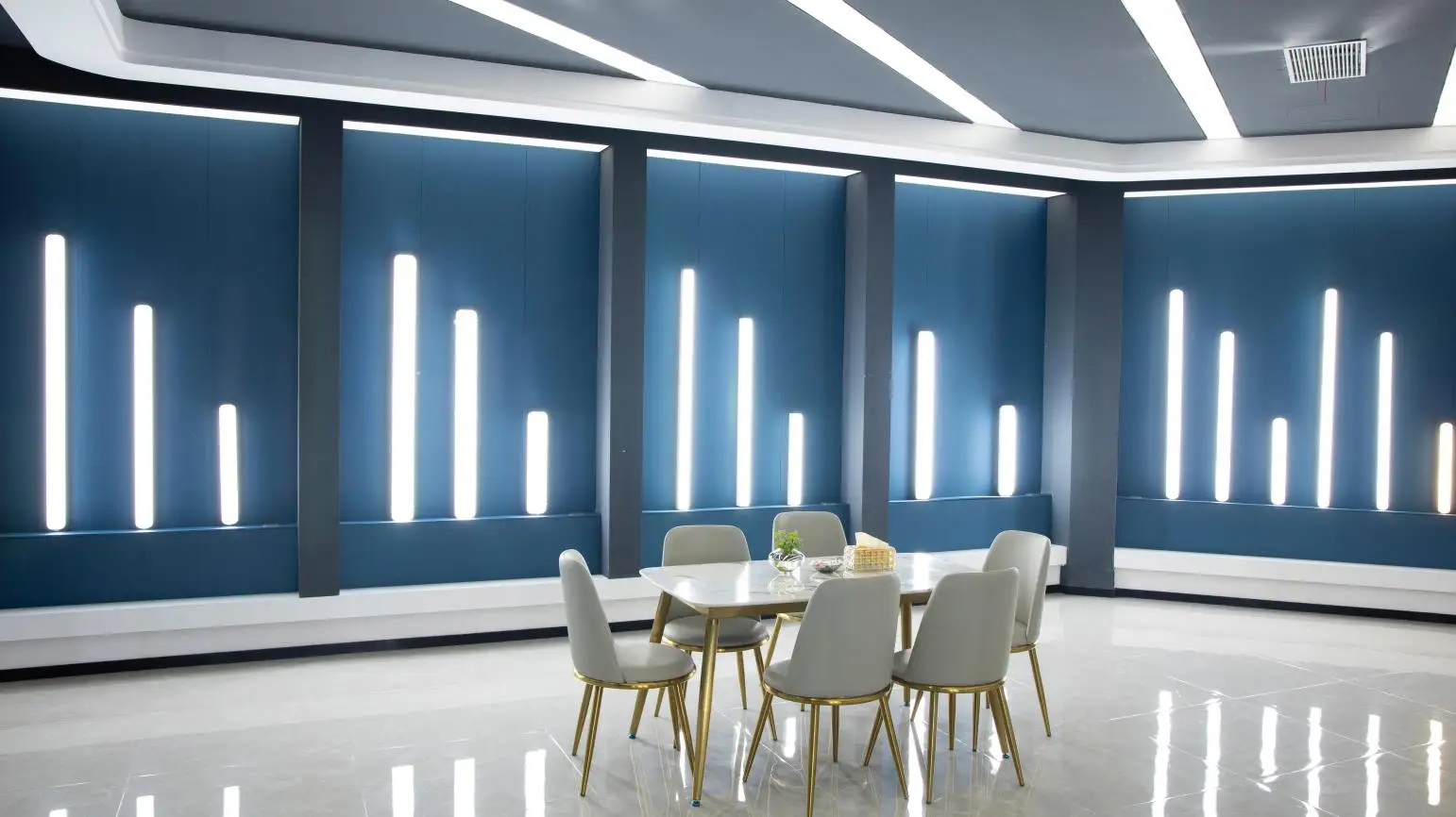 Cixi Yuanhui Lighting Electric Co., Ltd. LED Tri-Proof Light