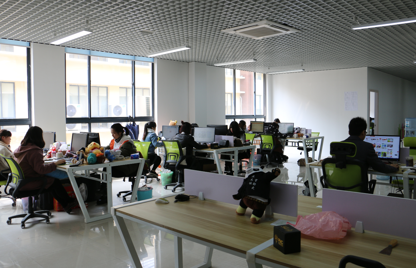 Guangzhou Xinli Network Technology Co., Ltd. Rocking horses